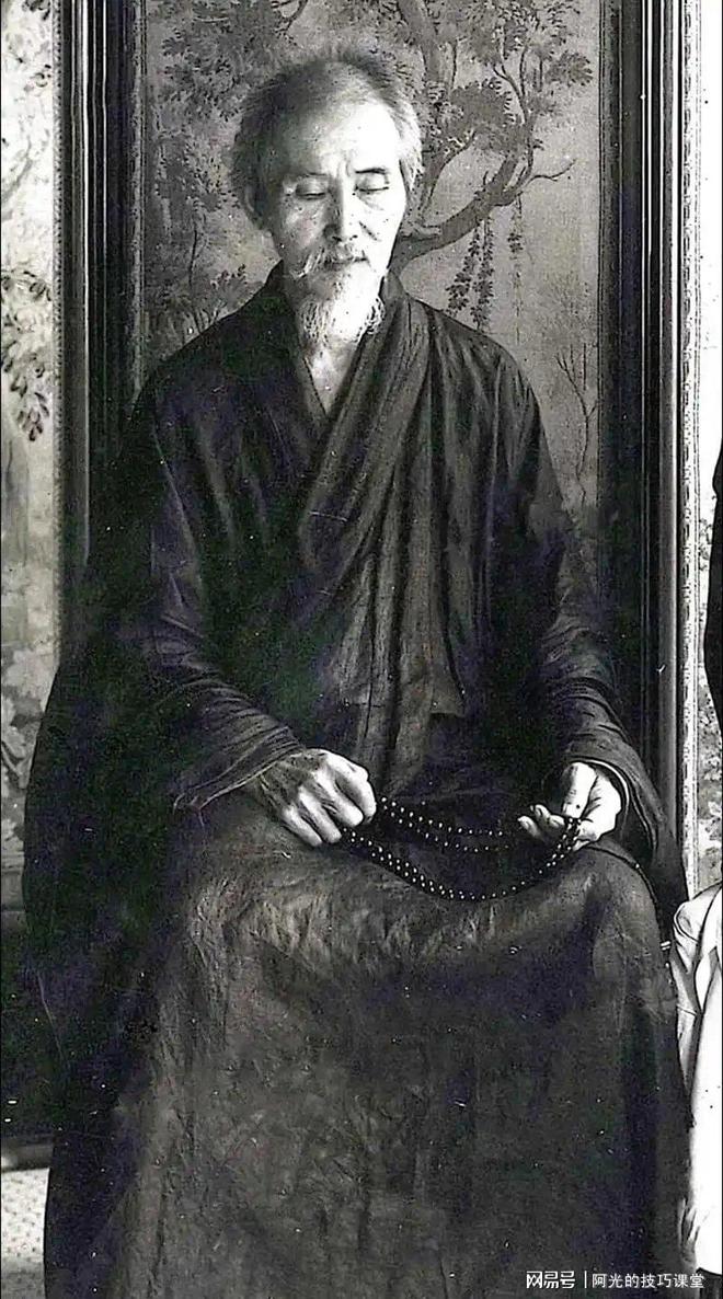 1951年112岁虚云云门寺被打断肋骨五